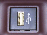 USB端子を装備しております。