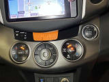 オートエアコンの温度設定等の操作スイッチです。外の天気や気温に合わせて車内を自分に合った温度設定にすることが出来るので快適なドライブが楽しめますよ!!