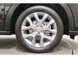 純正のアルミホイールが足元を飾ります!タイヤサイズは225/55R18です。
