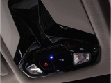 【サンルーフ】高級車のマストアイテムのガラス・サンルーフ。開放感のある室内空間を演出してくれます。