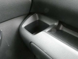 助手席側にはドリンクホルダーが備わっています。