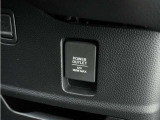 ◆アクセサリーソケット◆ドラレコの電源やスマートフォンの充電等に使用できる便利な電源ソケット!使いやすい場所に装備されています。