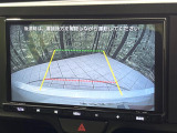 【バックカメラ】駐車時に後方がリアルタイム映像で確認できます。大型商業施設や立体駐車場での駐車時や、夜間のバック時に大活躍!運転スキルに関わらず、今や必須となった装備のひとつです!