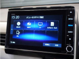 【ディスプレイオーディオ】普段スマホで聴いている音楽も車内スピーカーで聴けます。スマホをつなぐには別途、ケーブル等が必要です。