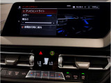 車内全体を取り巻く様なアンビエントライトを追加装備で夜のドライブにおいて上質で居心地のよい空間をつくりだすことができます。その日の気分に合わせてお好みで選択する事が可能です。