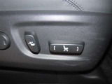 パワーシート搭載。微妙な調整が手軽にでき、最適なポジションで運転することが可能です。