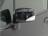 ◆ドアミラーウインカー◆ドアミラーにウインカーを装備しています。対向車に自身の進行方向を合図し安全に運転できます。