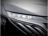アダプティブLEDヘッドライト!対向車がいてもハイビームを維持!または、ハイビームとロービームを自動切り替え!視認性の高い状態が維持されます!