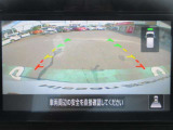 ナビ画面にアラウンドビュ-モニタ-(リアワイド)の映像を映し出しています。  狭い場所での車庫入れをサポ-トしてくれる便利アイテムです。