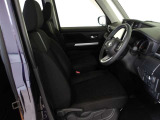 厚みがあって、座り心地が良いソファーのようなシート。運転席も助手席もリラックスしてゆったり座れます。
