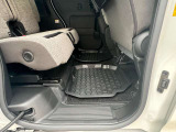 フロアマットも綺麗にクリーニングして納車しております!
