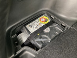 トランク床下には工具類も完備☆
