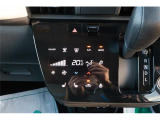 オートエアコンです。簡単操作で車内温度をコントロールします。