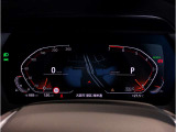 『運転』に対するBMWのこだわりはメーターパネルにも表れております。視野性の良いメーターパネルは疲労感の軽減と、運転の楽しさをもたらしてくれます。