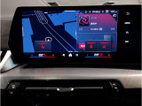 ドライバー中心に設計されたBMWのコクピットはナビゲーションシステムもドライバーーが見やすい角度に調整されております。