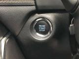 エンジンスタートスイッチです。キーが車内にあれば、エンジンの始動や停止はスイッチを押すだけ!キーを取り出す手間を省き、ワンプッシュで操作できるので簡単でスムーズです。
