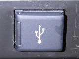 USB端子を装備しております。
