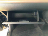 よく使うものが手を伸ばせばすぐ届く、機能面で充実した収納。