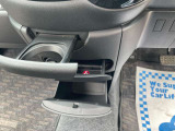 国家資格の自動車検査員も3名在籍しているので、受入/中間/完成検査と保安基準発行のすべてを自社で行います。 同時に10台作業できる広い工場で、プロの整備士が細部まで徹底的に整備します。