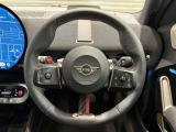 ミニ独特のゴーカートフィーリングと呼ばれる軽快なハンドリングはAT車、MT車のどちらでも楽しめます。