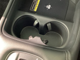 ドライブのサポート、車内の収納スペースも充実してます♪
