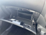 車検証ケースなどがすっきり収納できるスペースがあります!