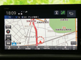 鮮明な地図表示で、安全運転をサポート。現在地や周辺情報を確認しながら、スムーズなルート選択が可能です。