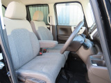 運転席の高さを変更できるので、体格に合わせた位置で運転できます!
