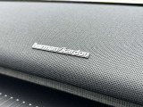 harman/kardonを装備しており、どのシートに座っていても、聴き疲れすることなく快適なドライブを体感できます。