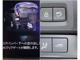 荷物が多い時に便利な電動ゲート。家族で使うほどありがたさを感じる装備です。