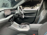 室内は大変綺麗に扱われており、タバコも吸われていない為、車両以外の臭いは感じられません。禁煙車両をご希望の方はこちらのお車をお奨め致します。