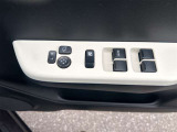 ゆったりと広い店内で、お車の悩みや各種相談を承ります。