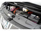 エンジンルームの樹脂部分は丁寧に磨いてツヤをだしています。当社の中古車のエンジンルームクリーニングはとても自信があります★