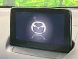 【マツダコネクトナビ】車内の雰囲気にマッチした一体型タイプのナビ。各種車輌設定やBluetooth再生等、様々な機能が楽しめます。直感的なダイヤル操作が可能で、使い勝手も良好です。