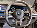 運転の楽しいBMWでは、アクセルを踏み込んでしまいそうになりますが、速度表示も見やすいため、常にお車の速度を把握できます。