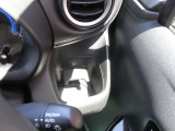運転席右手前のカップホルダーです。助手席側にもございます。