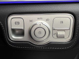 メルセデス・ベンツのヘッドライトスイッチはとてもシンプルなスイッチです。基本的にAUTOの位置にしていれば周辺の明るさを判断し自動でヘッドライトを転倒させ安全運転に一役買ってくれます。