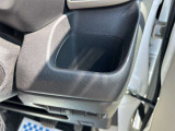 国家資格の自動車検査員も3名在籍しているので、受入/中間/完成検査と保安基準発行のすべてを自社で行います。 同時に10台作業できる広い工場で、プロの整備士が細部まで徹底的に整備します。