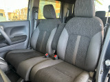 足元もゆったりで長時間の運転も疲れにくいフロントシートです。