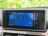 多彩な機能を備えたオーディオ画面で、音楽やナビゲーションを楽しめます。停車時に映像コンテンツを視聴できる機能も搭載。