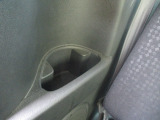 後席も左右に収納あります