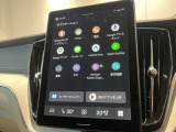 アプリのインストールで機能を増やしたり、アイコンの位置を自在に移動したりと、まさにスマートフォン同様の操作が可能です。 AppleCarPlayやAndroidAutoに対応しております。