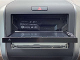 ナビのフェイスパネルを開けると中にはCD・DVDやSDカードの挿入口があります☆