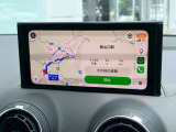 スマートフォンインターフェイスを利用すると目的地は音声で簡単に入力できます。