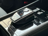 e-POWERならではのサイズの大きい電子制御シフトレバー!快適なドライブを叶えるため、周囲にe-POWERモードスイッチ、プッシュパワースターターやEVモードスイッチなど配置し、操作性を高めています
