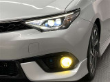 LEDヘッドライトです。白く明るい光で夜間走行の安心感を高めます。