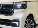 【LEDヘッドライト】悪天候や夜間走行時も良好な視界を確保し安心して運転できる高輝度LEDヘッドライトを装備!点灯速度が早く、消費電力も抑えられています。