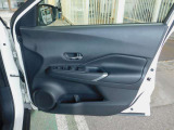 運転席ドア内張り画像です。