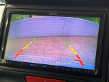 【バックカメラ】駐車時に後方がリアルタイム映像で確認できます。大型商業施設や立体駐車場での駐車時や、夜間のバック時に大活躍!運転スキルに関わらず、今や必須となった装備のひとつです!