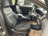 ◆運転席まわり◆本革巻きステアリングは寒い日も快適のステアリングヒーター装備です!